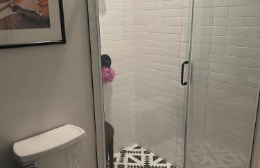 Spacious, Elegant 5 Bed, Best Pool, All New, Close to Beach and Atlantic Ave - Photo 12