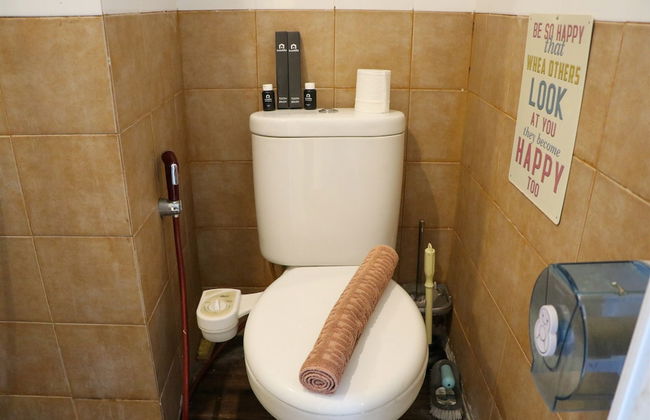 Cozy Stay and Simply 2BR at Green Pramuka City Apartment - Foto 13