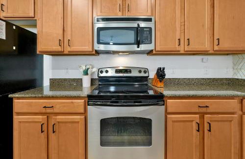 Trendy Retreat - Great Location - Fully Loaded - Foto 60