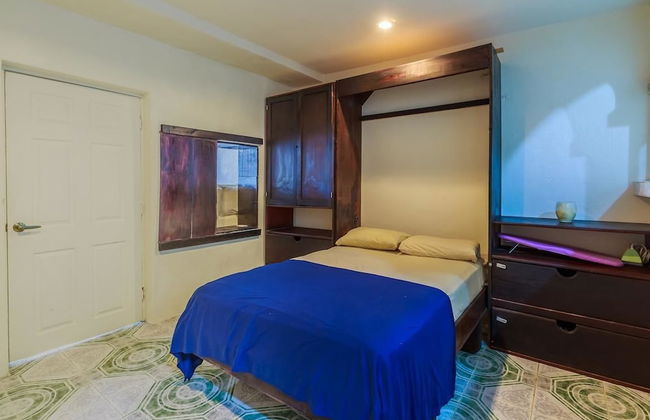 House of Mirrors - Photo 7