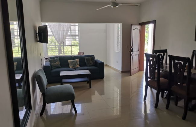 Bright Apartment at Punta Cana Wifi/ac/elect/iron/parking - Foto 13