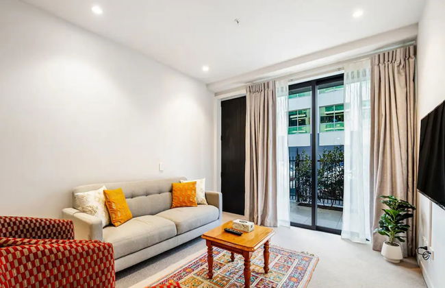 Spacious Mount Eden Apartment - Photo 1