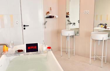 Suite 2 à 4 personnes lit rond Bergson Stade Zénith - Foto 14