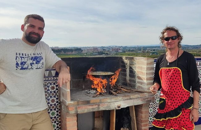 Paella tradicional Valenciana, cocinada con leña de naranjo. - Foto 5