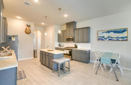 La Porte Home with Balconies Walk to Beach! - Foto 8