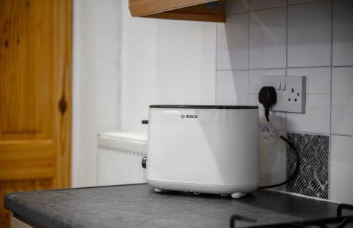 Cosy well-connected 3-bed house - Photo 10