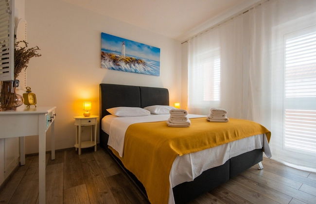 Charming and Tranquil Kastel Gomilica Apartment With Balcony and Patio - Foto 4