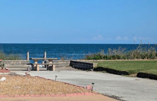 Beautiful Ormond Beachfront House! - Photo 2