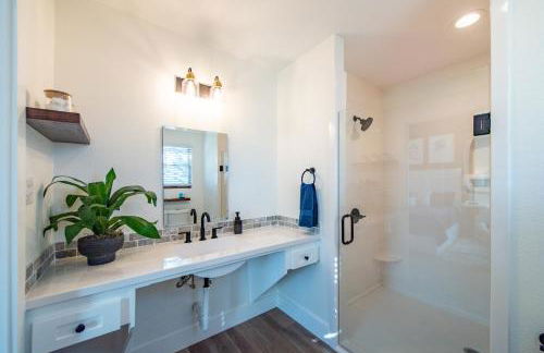 The Kingfisher Cabin 15min to Magnolia Baylor - Photo 26