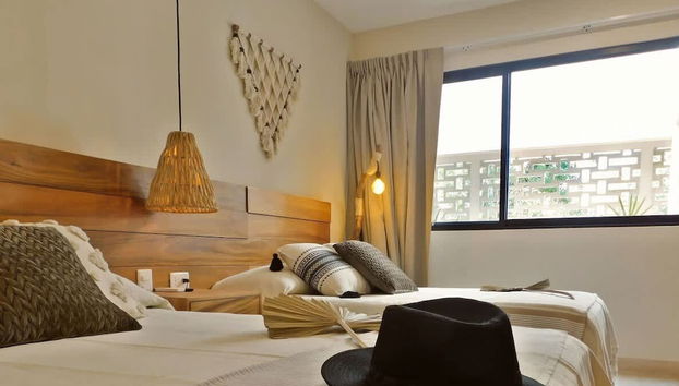 2 BR Amazing Pool Top Amenities Wifi 2FL Gym - Foto 3, Habitación