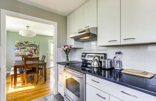 3 Mi to Cape Cod Bay Marshfield Home with Balcony! - Foto 7