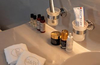 G & W Suites - Photo 32