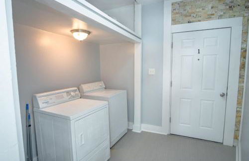 Stunning 2br/1ba Historic Pad Few Steps Downtown - Photo 44