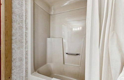 Quaint Lake Escape - Photo 15