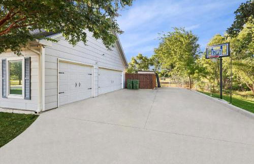 The Perfect Holiday Getaway 5BR 4BA with Pool and Hot Tub - Photo 40