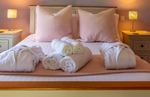 The Owl House with swimming pool and private hot tub - Foto 23