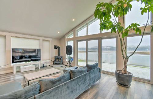 Scenic & Spacious Getaway on North Bay w/ Deck! - Foto 4