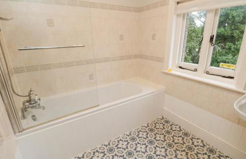 Framingham - Photo 30