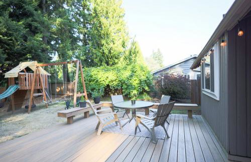 Charming and Spacious House with Relaxing Huge Deck - Foto 33