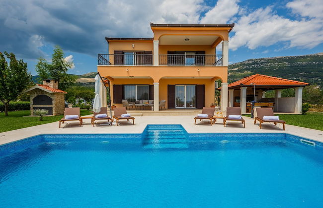 Luxury Secluded Villa w. Pool, Jacuzzi and Garden - Photo 39