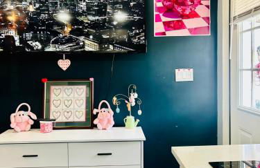 Fancy Studio Private Entrance - Photo 2