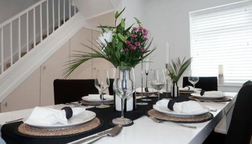 6 Beds Southampton and 2 Sofabeds, House Sleeps 8, Free Parking, Contractors Welcome - Foto 2