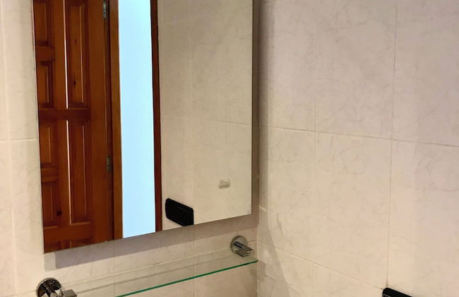 2-bed Apartment 10 min Drive to the Beach! - Foto 13