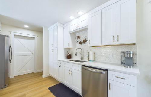 Island Oasis with Heated Pool Private Tiki Bar! - Foto 5