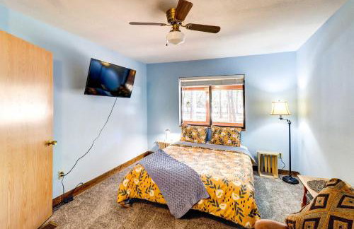 Near Hiking Trails Wooded Cabin in Lakeside! - Foto 9