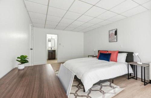 East 120 I Modern Refinished Apt Downtown I Gym - Foto 10