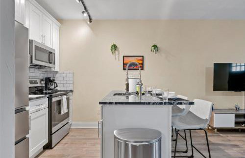 King Bed Suite With Free Parking, Step Free Access - Foto 11