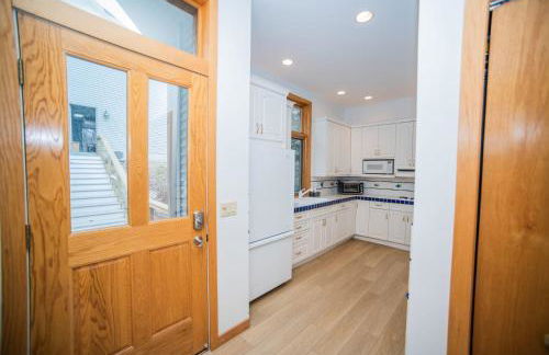 Crystal Lake Hillside with Private Sandy Beach - Foto 36