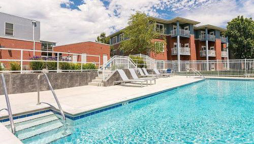 BEAUTIFUL COZY CONDO with POOLS/GYM-SELF CHECK-IN - Foto 3