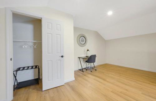 Spacious 5BR Home KING Bed Wi-Fi Parking - Foto 38