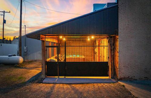 Historic Yellowstone Saloon - Foto 7