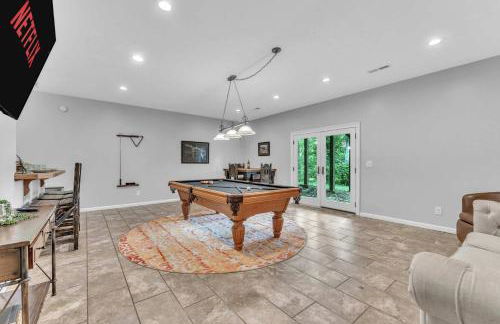 The Retreat at Wildwood - Hot Tub Theater & Deck - Foto 34