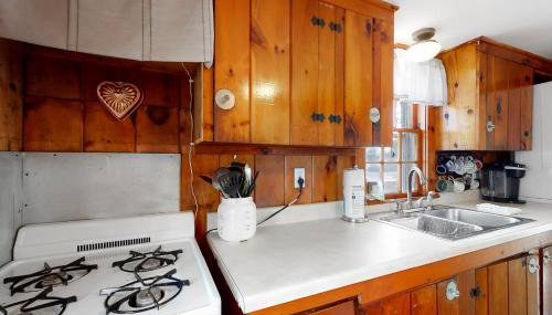 Cape Cod Beach Cottage - Photo 5