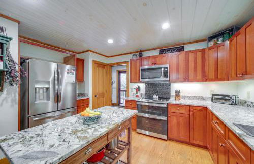 Creekside Family Retreat by Waterfalls and Hiking! - Foto 11