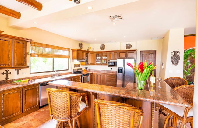 Hacienda-style Villa With Pool and Sweeping Ocean Views Above Potrero - Photo 12