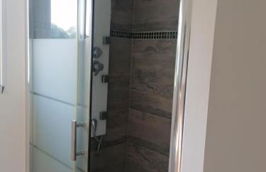 Appartement indépendant, parking privé, 600m du circuit - Photo 13