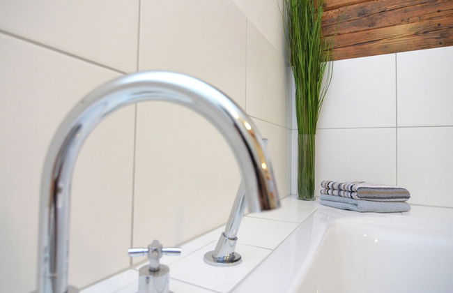 Sunny Holiday Home Near the Forest - Foto 16