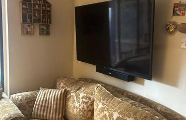 Stylish Home With Full Amenities - Photo 5