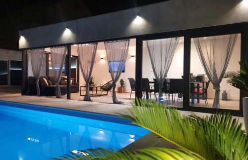 Villa TM with private heated pool, poolhouse & private garage - Photo 27