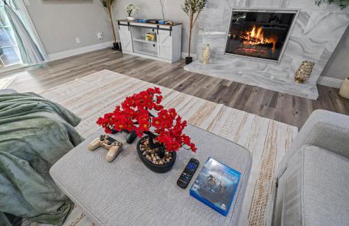 Entire Private Home with 3 Bedrooms 2 Bathrooms, Gated Yard, Garage, Hot Tub, 4-Beds, Golf, Mira Mesa, Available Now - Photo 35