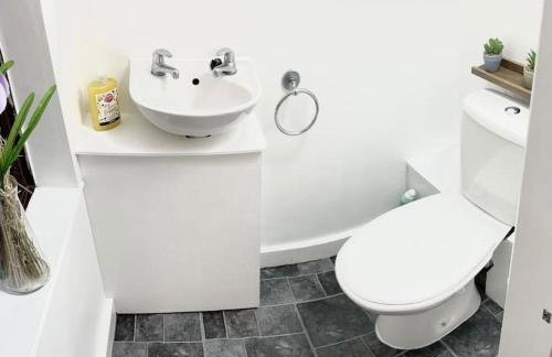 Long Eaton house sleeps 6 & double sofabed - Foto 14