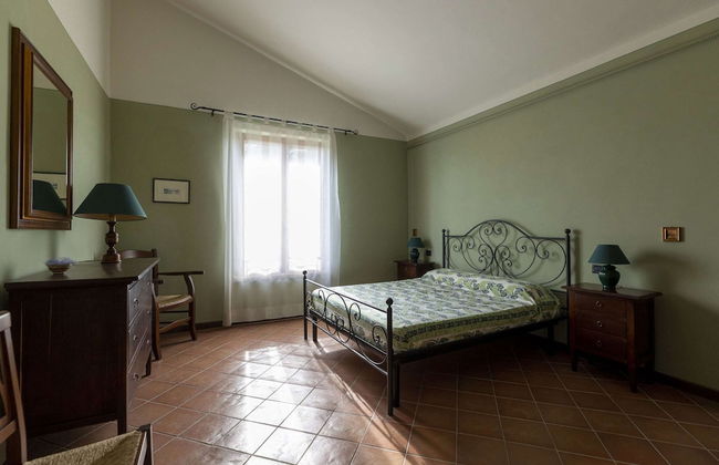 Classic Villa for Family With Pets - Photo 8