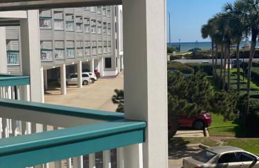 Sun Splashed Condo! Steps to Beach and 2 Pools Galveston Island - Foto 40