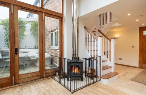 The Coach House - Beautiful Home in Cheltenham! - Photo 57