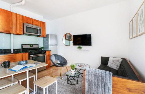 102-1A Best Value 2BR Apt Near Central Park - Foto 1