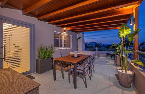 Coral Paradise Luxury Modern Family Villa with Jacuzzi, Pool View & Parking in Rhodes Island - Foto 12